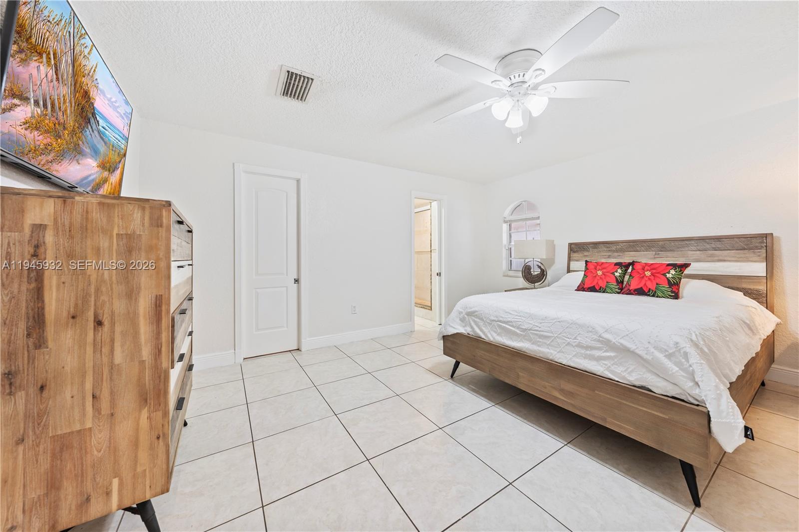 3430 NW 16th St Miami, FL 33125