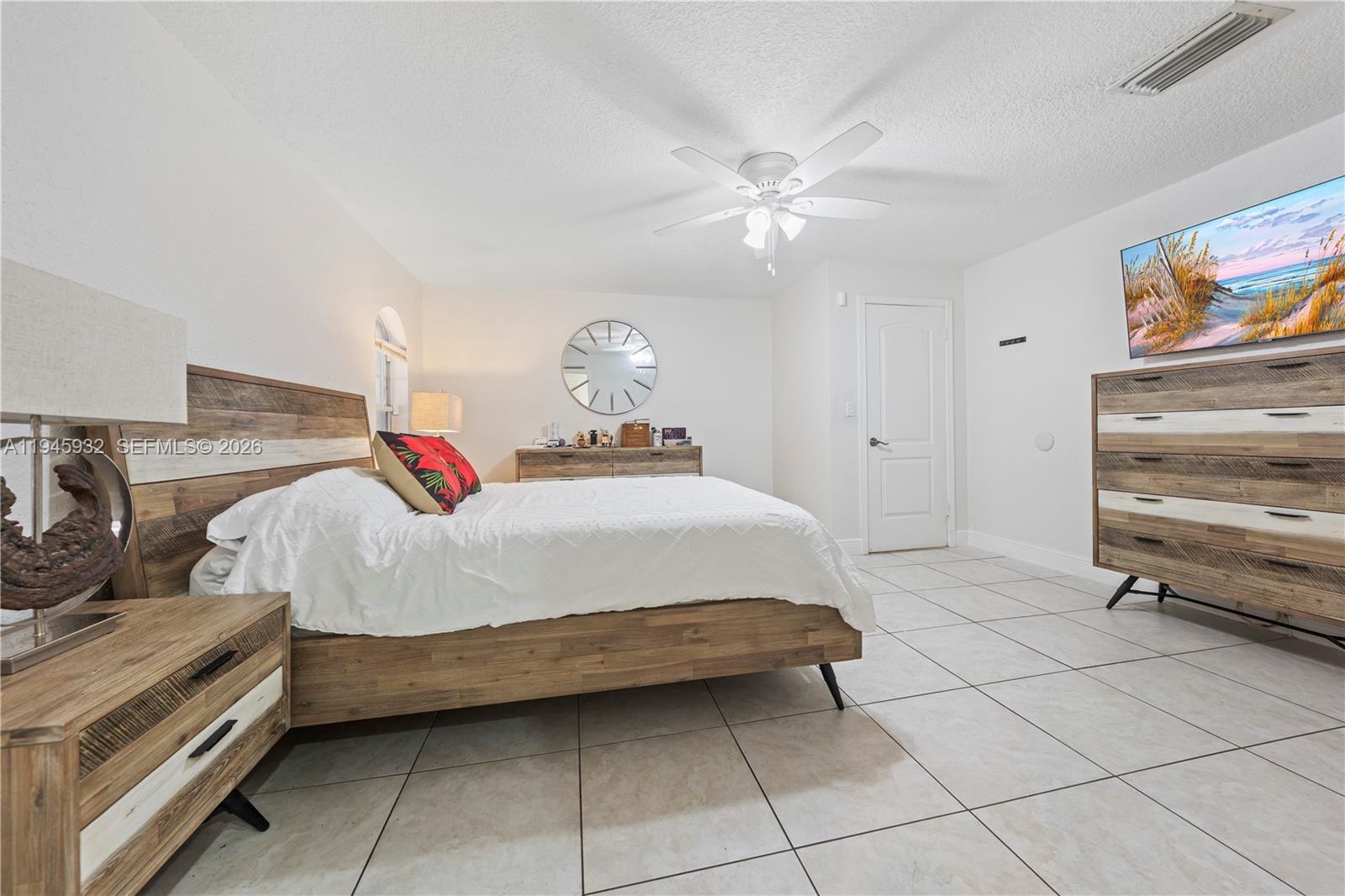 3430 NW 16th St Miami, FL 33125