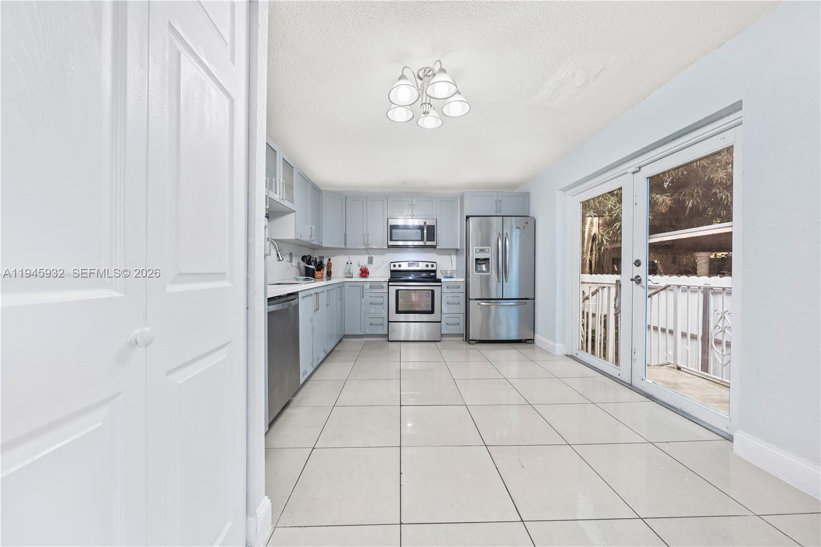 3430 NW 16th St Miami, FL 33125