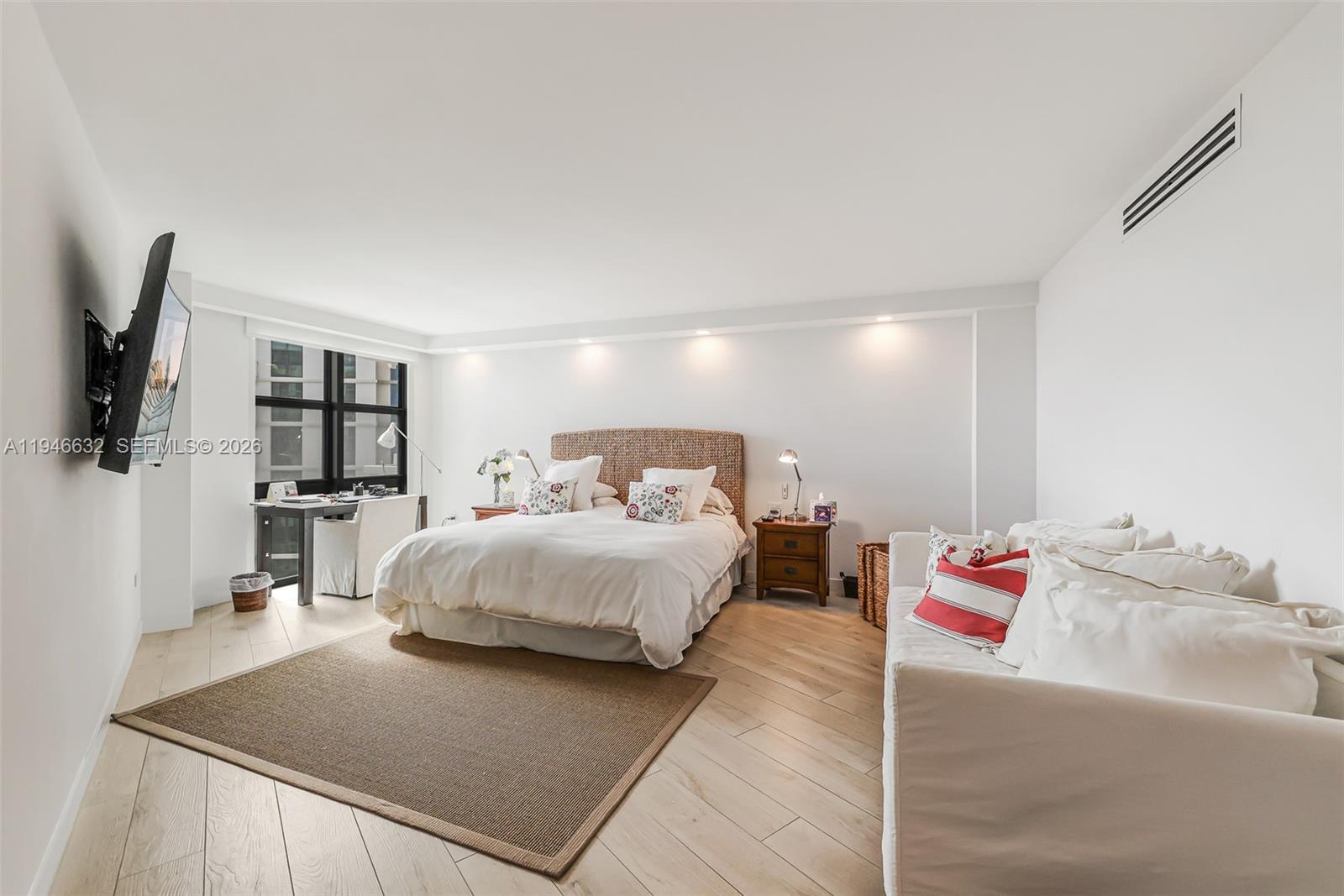 1121 Crandon Blvd #F802 Key Biscayne, FL 33149