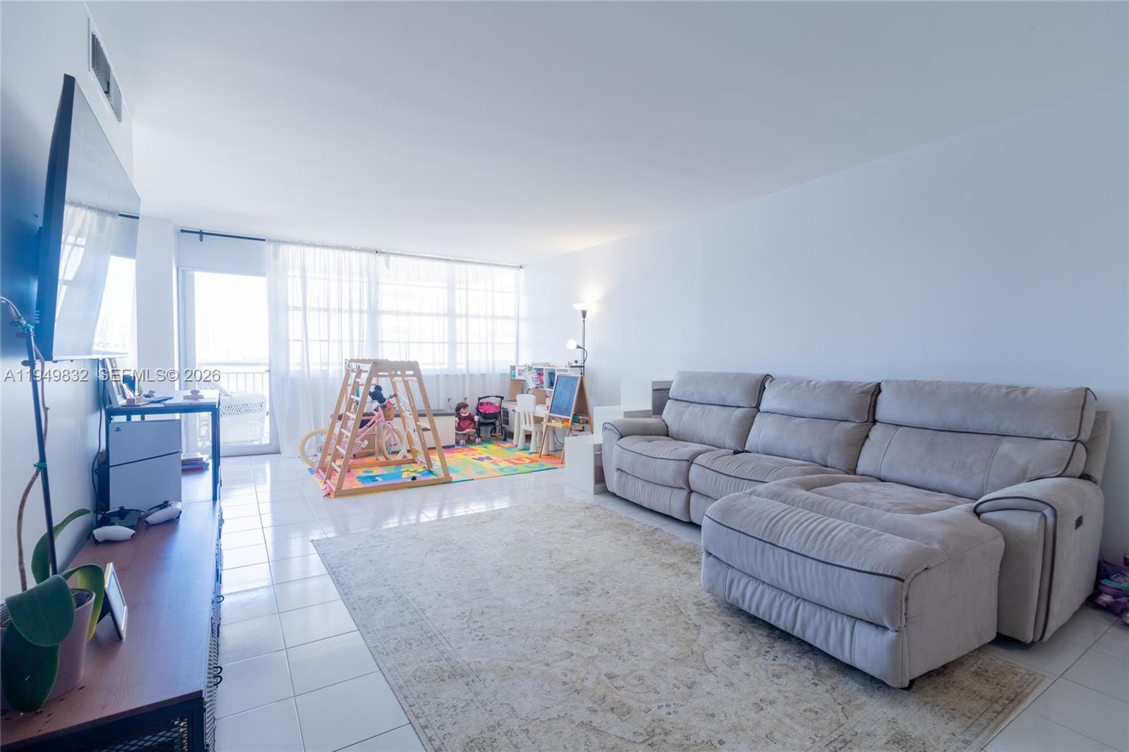 image Winston Towers 1004