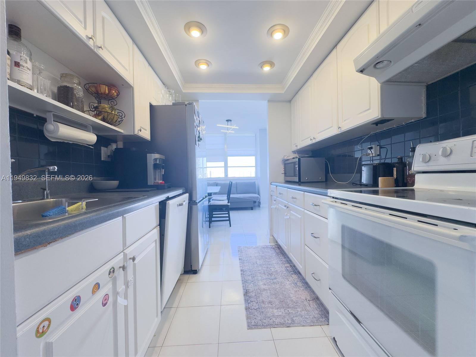 image Winston Towers 1008