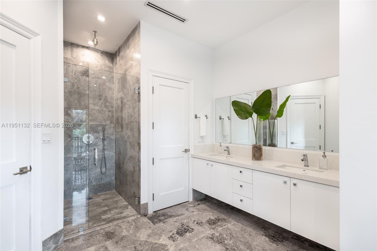 315 Santander Ave #315 Coral Gables, FL 33134