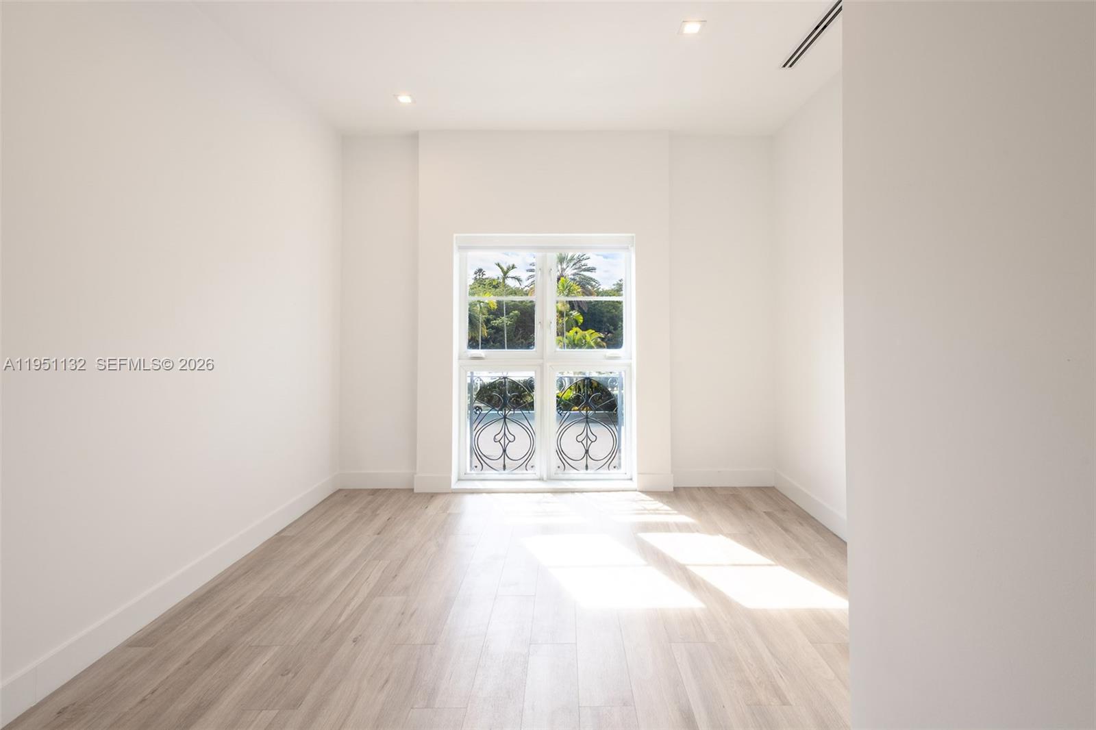 315 Santander Ave #315 Coral Gables, FL 33134