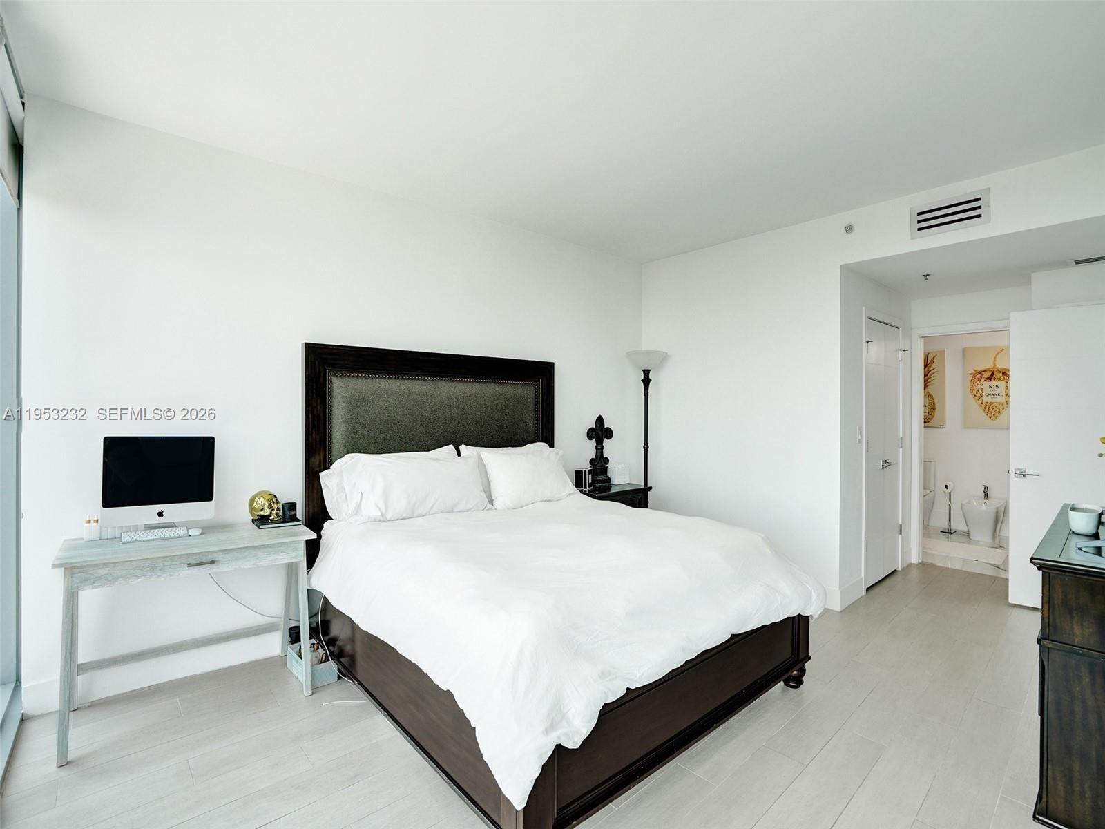 image Blue on the Bay22