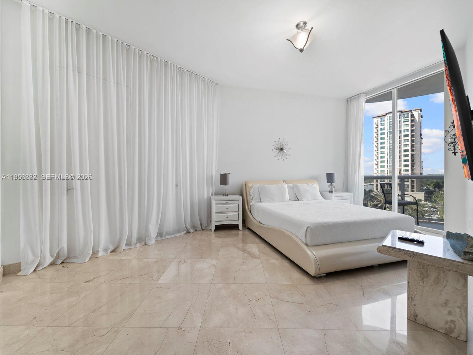 15901 Collins Ave #405 Sunny Isles Beach, FL 33160