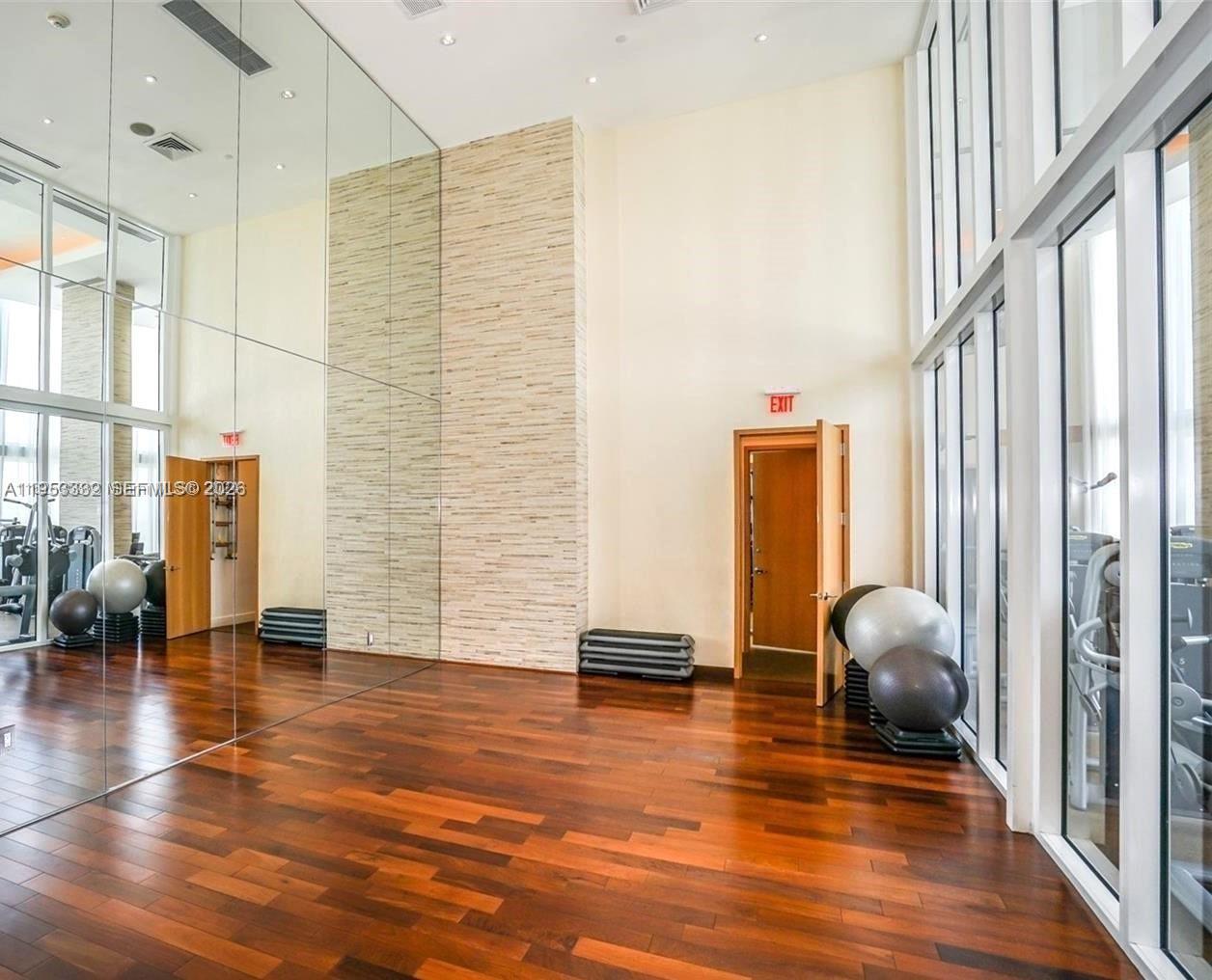 15901 Collins Ave #405 Sunny Isles Beach, FL 33160