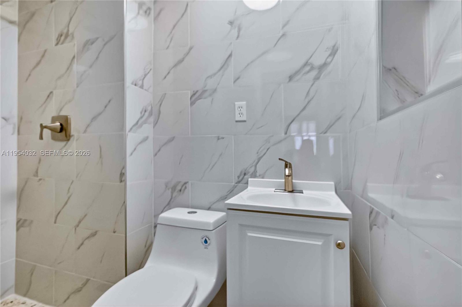 2399 SW 26th Ln Miami, FL 33133