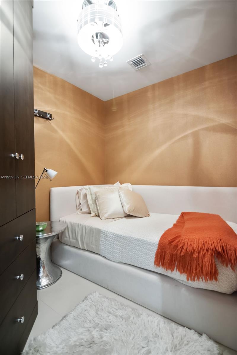 2711 S Ocean Dr #2205 Hollywood, FL 33019