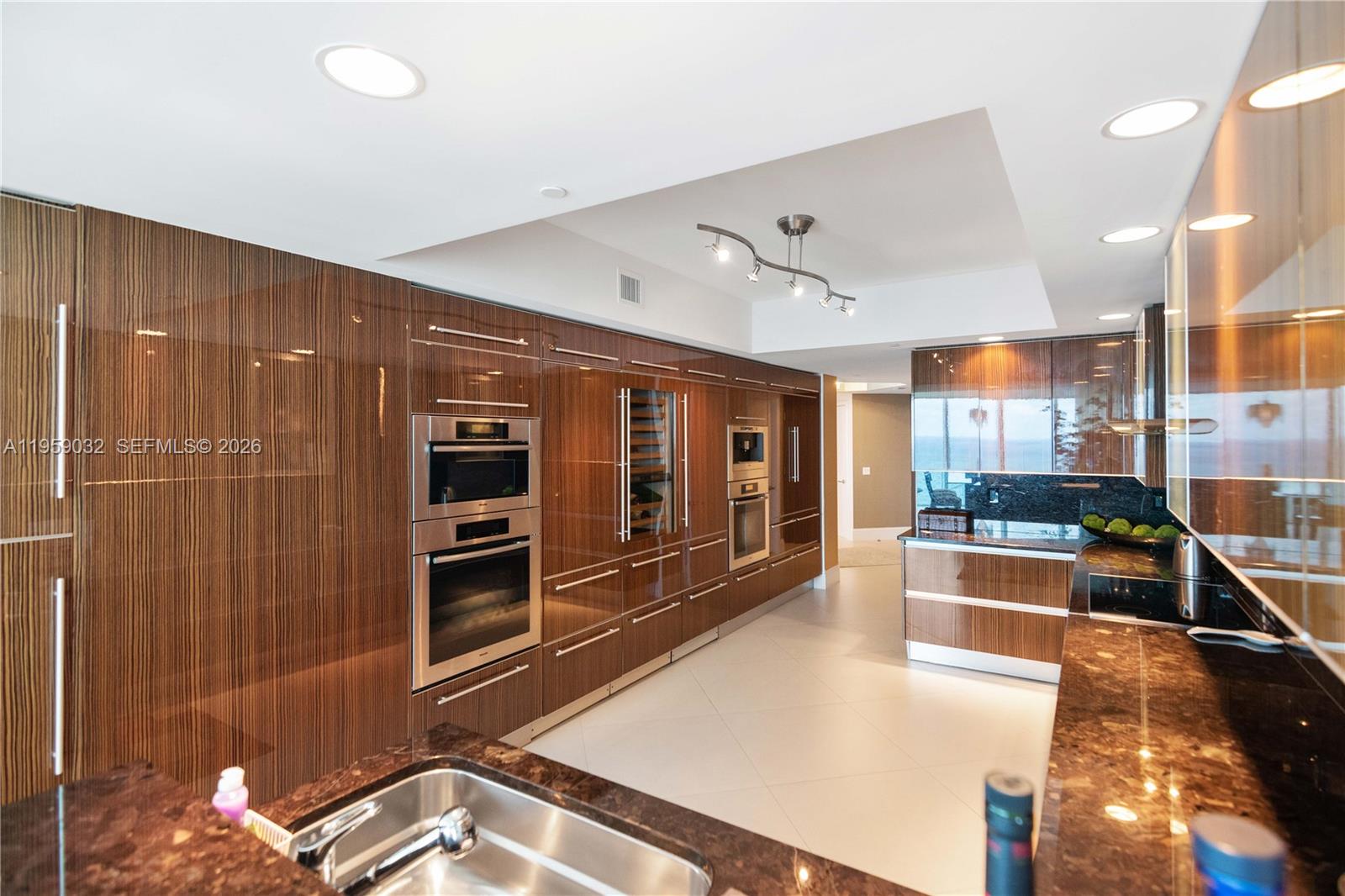 2711 S Ocean Dr #2205 Hollywood, FL 33019