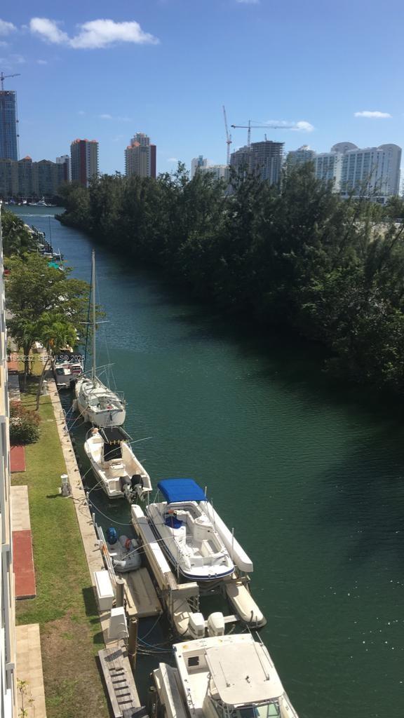 3660 NE 166th St #611 North Miami Beach, FL 33160