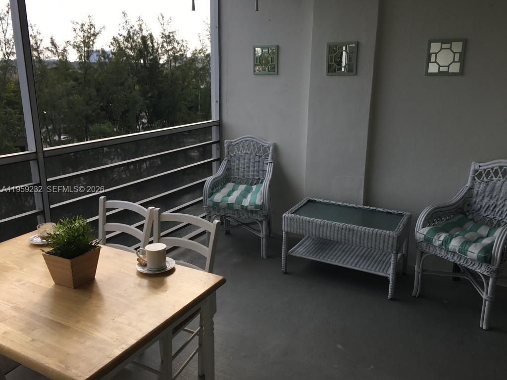 3660 NE 166th St #611 North Miami Beach, FL 33160