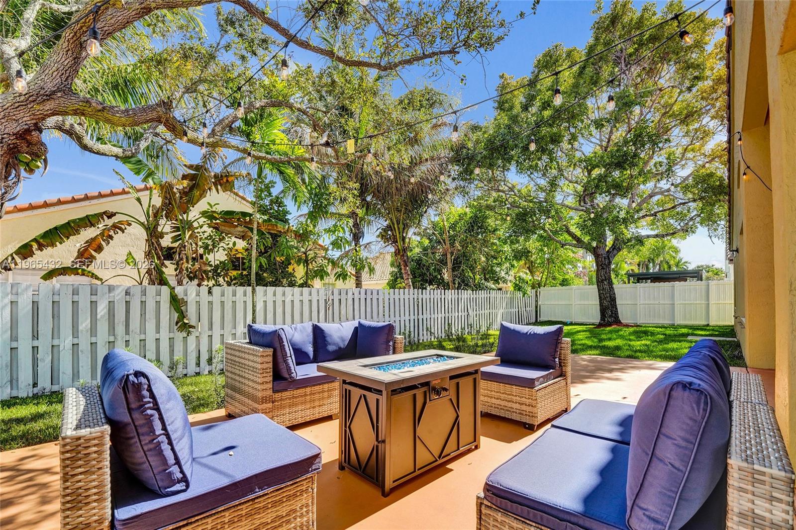 1553 SW 191st Ave Pembroke Pines, FL 33029