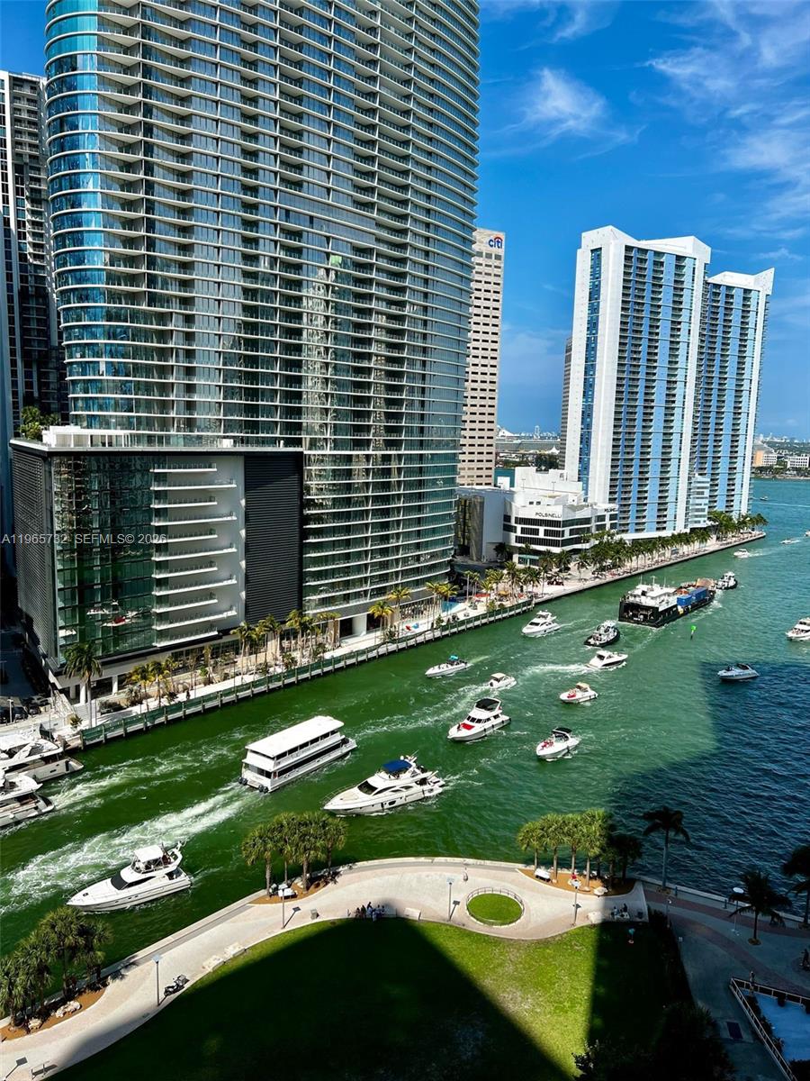 image Icon Brickell I16