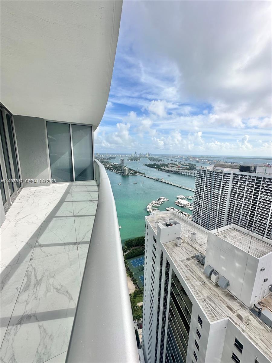 image Aria on the Bay6