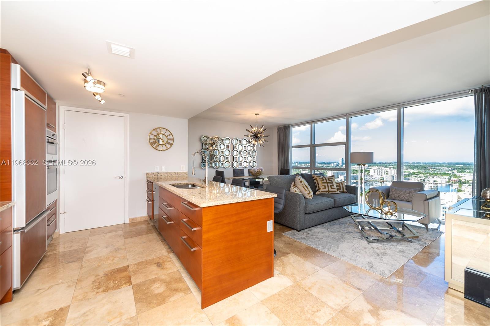 image Beach Club 249