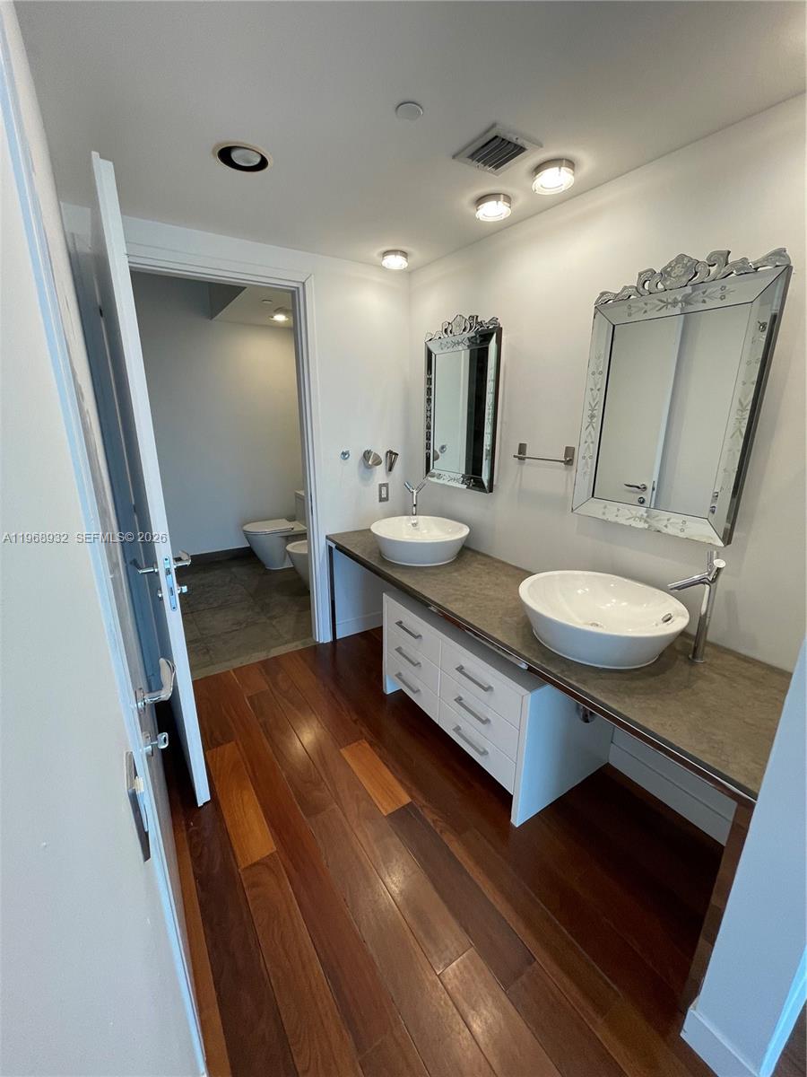 Undisclosed Address Miami Beach, FL 33139