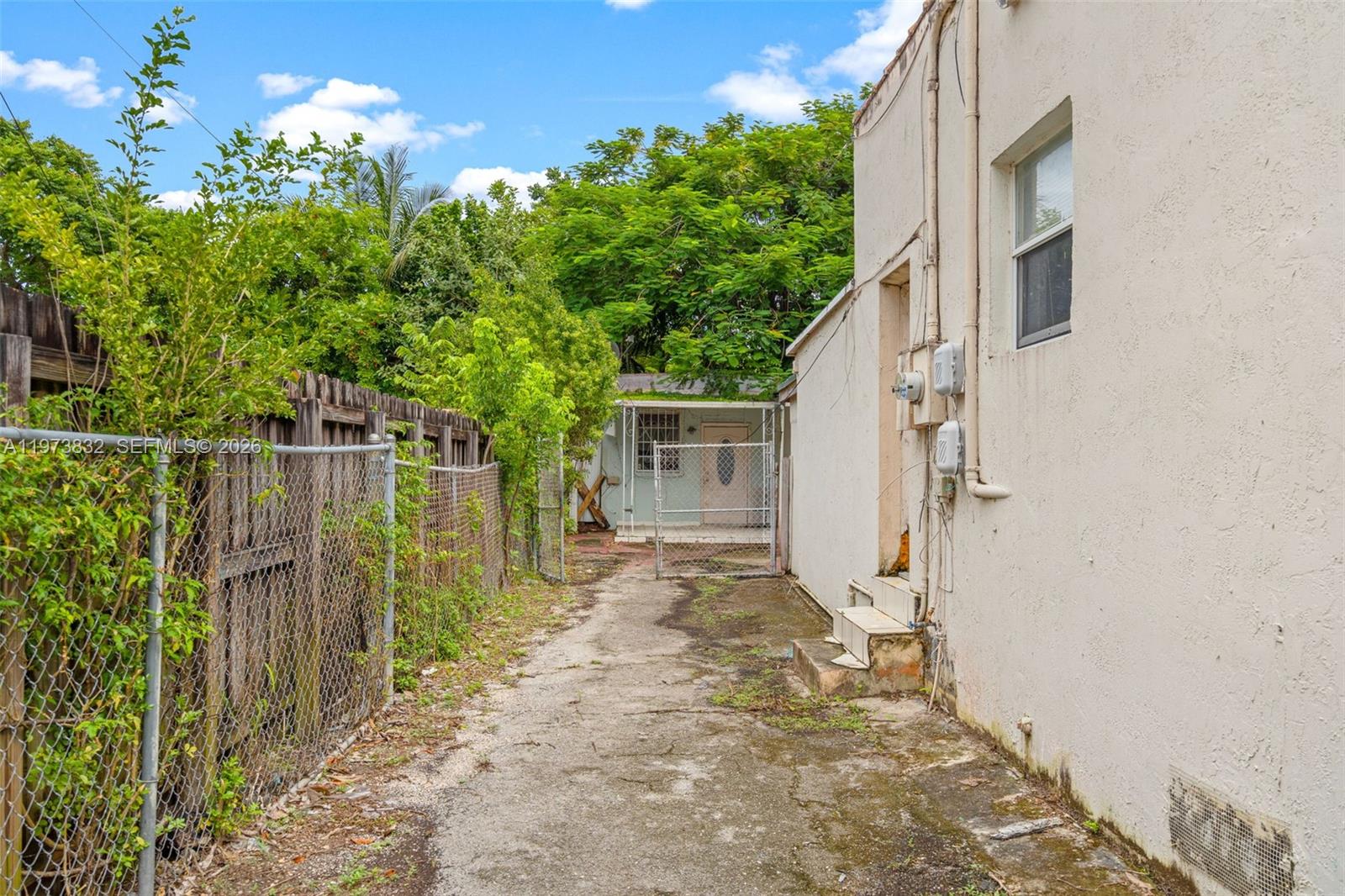 1045 SW 20th Ave Miami, FL 33135