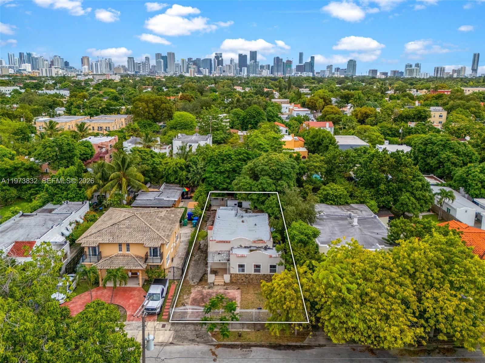 1045 SW 20th Ave Miami, FL 33135