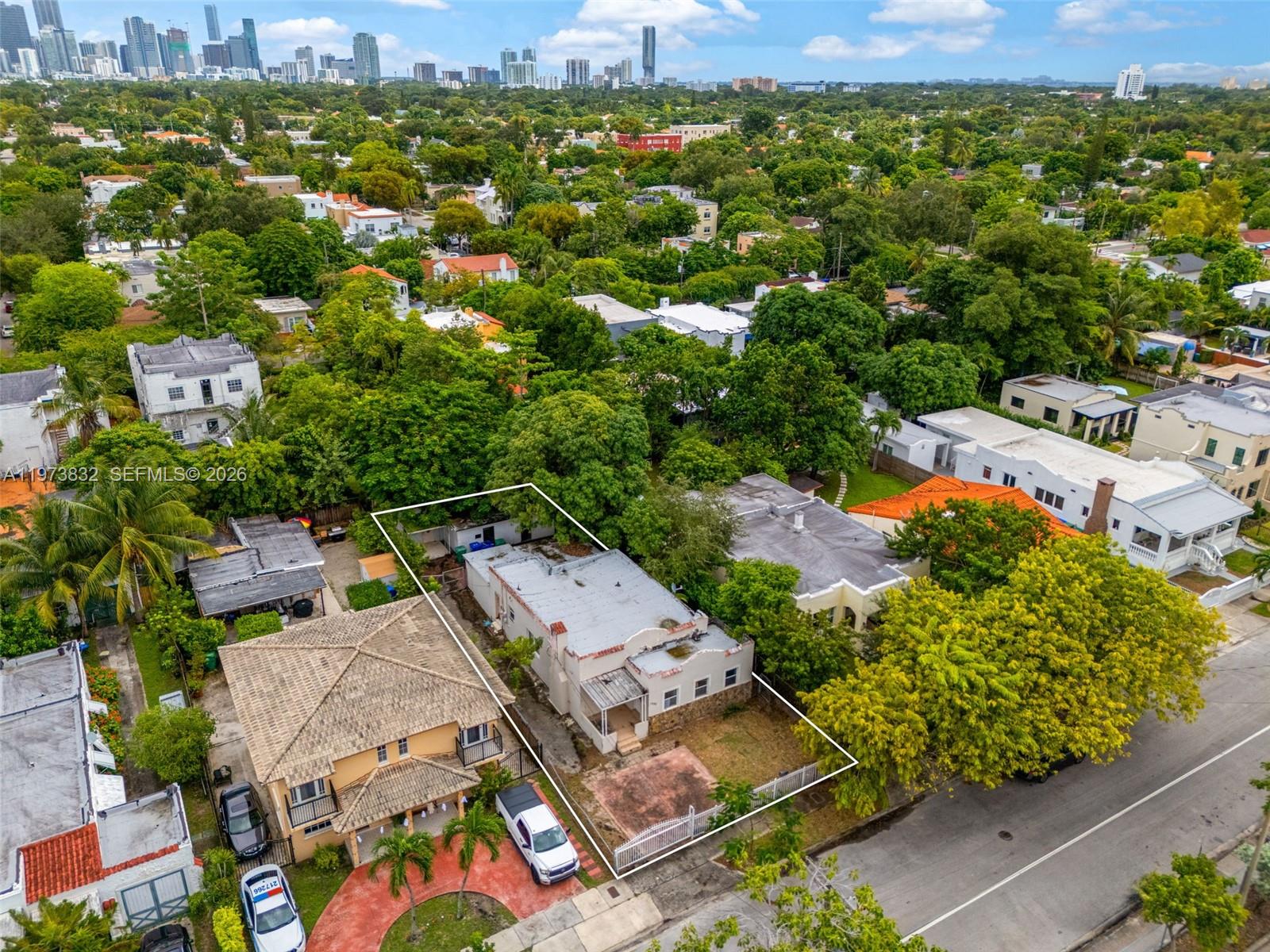 1045 SW 20th Ave Miami, FL 33135