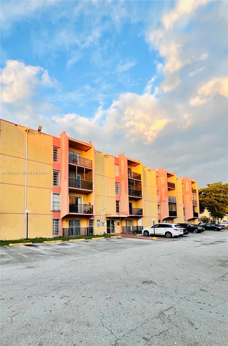 4721 NW 7th St #102-12 Miami, FL 33126