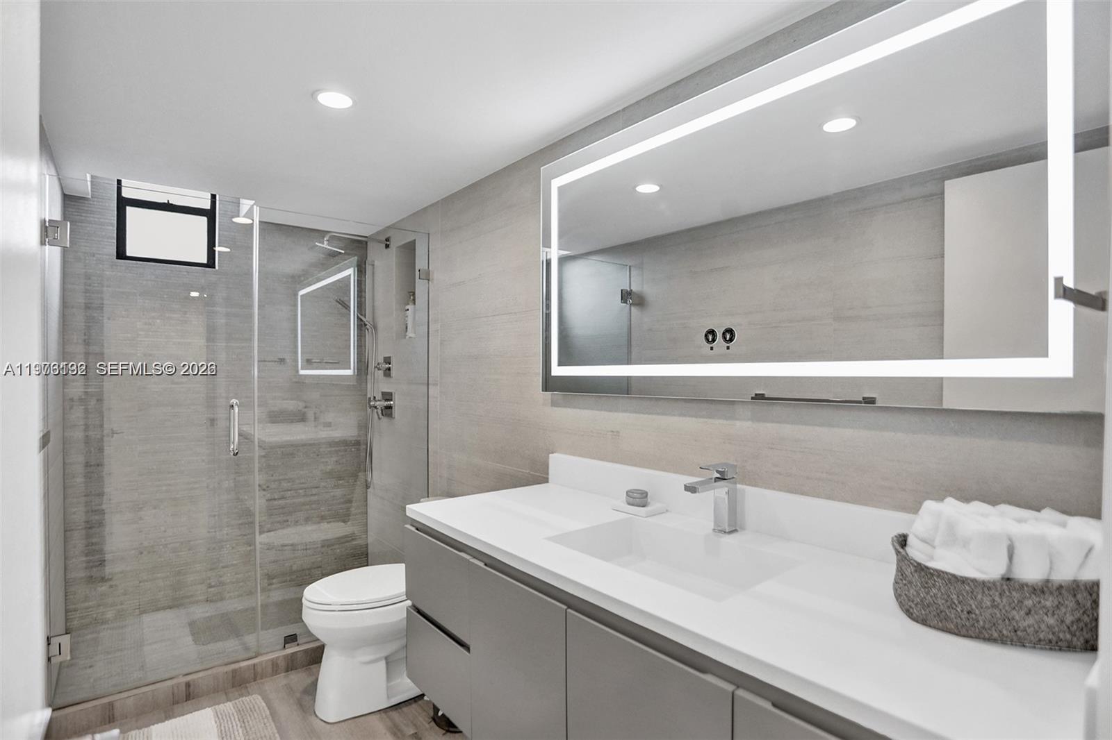 2500 Parkview Dr #1912 Hallandale Beach, FL 33009