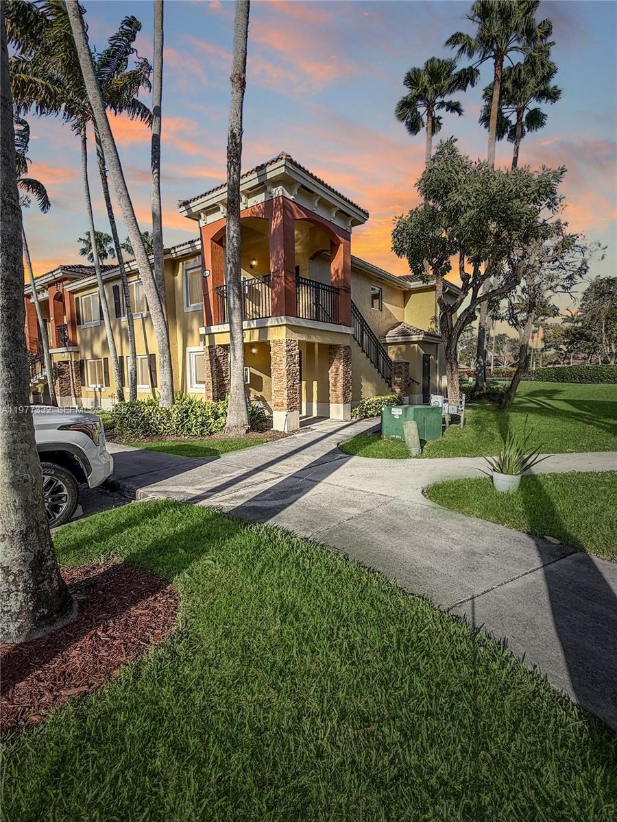 945 NE 34th Ave #204