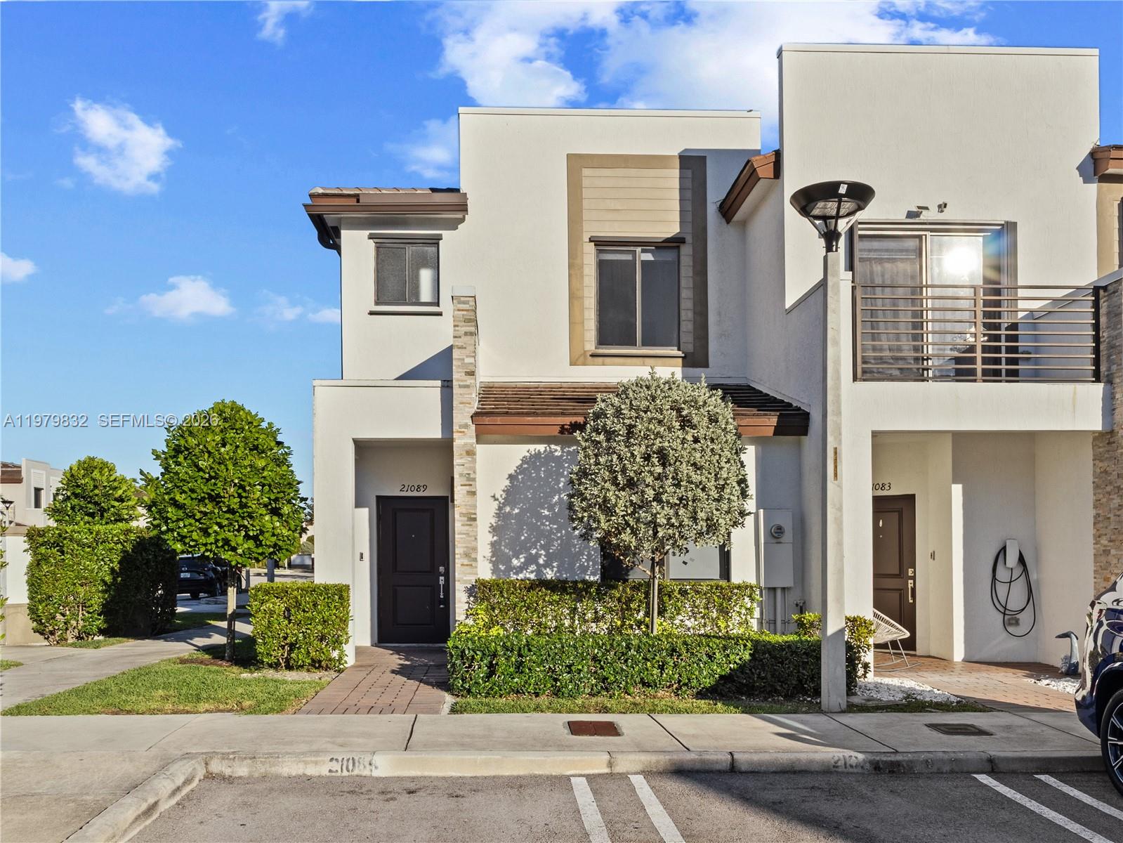 21089 NE 8th Ave #21089 Miami, FL 33179