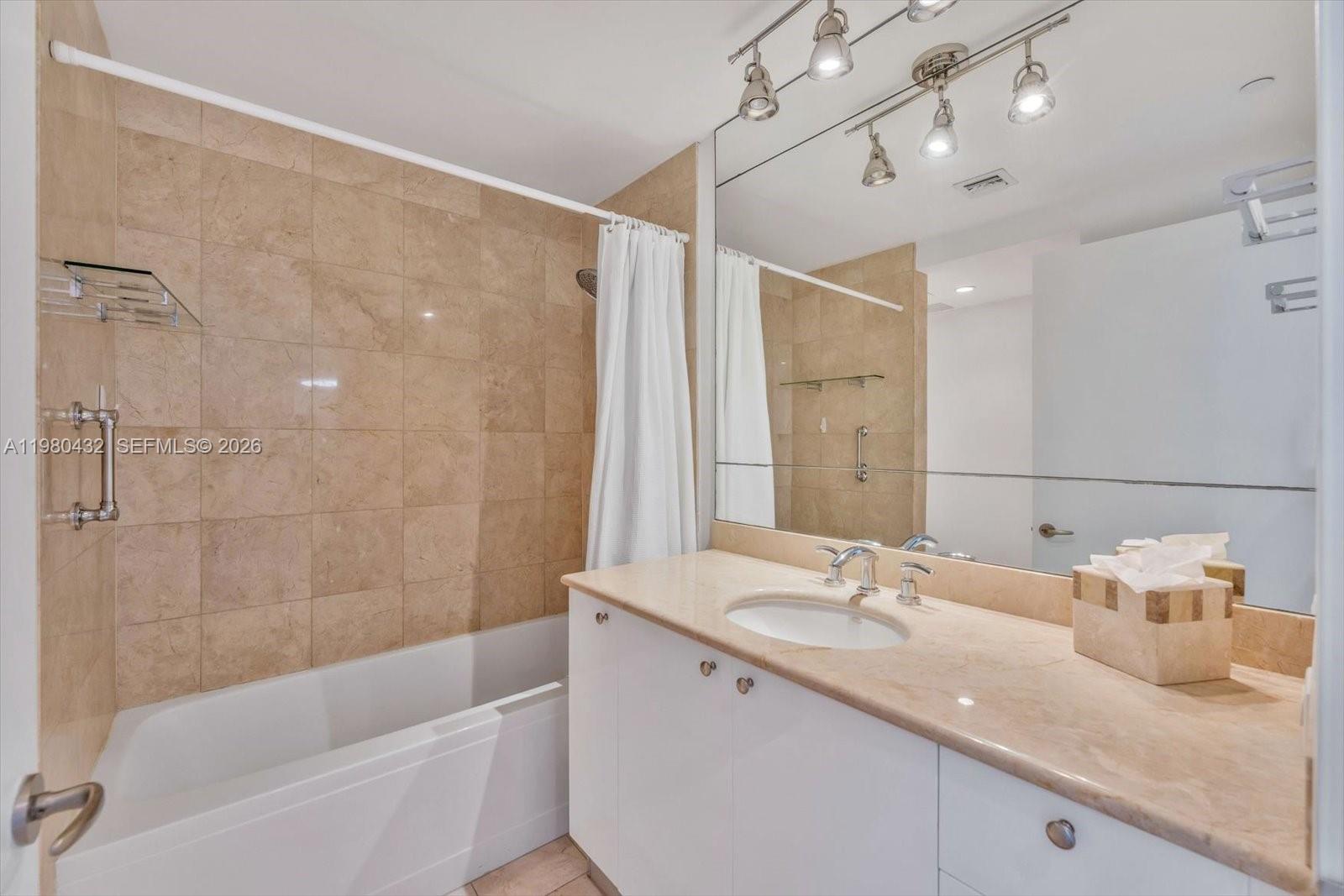 901 Brickell Key Blvd #1409 Miami, FL 33131