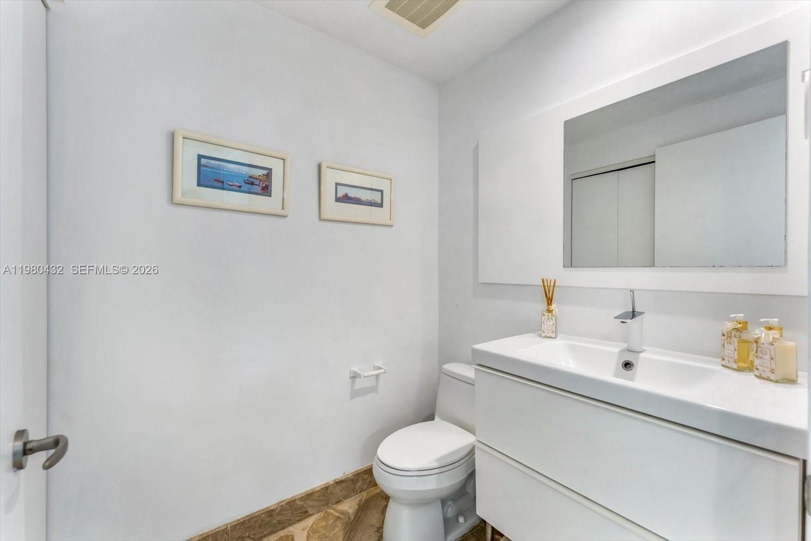 901 Brickell Key Blvd #1409 Miami, FL 33131