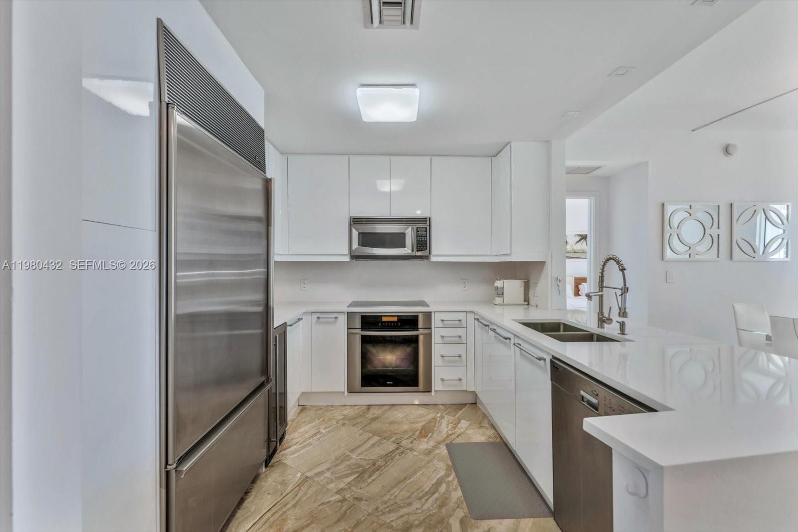 901 Brickell Key Blvd #1409 Miami, FL 33131