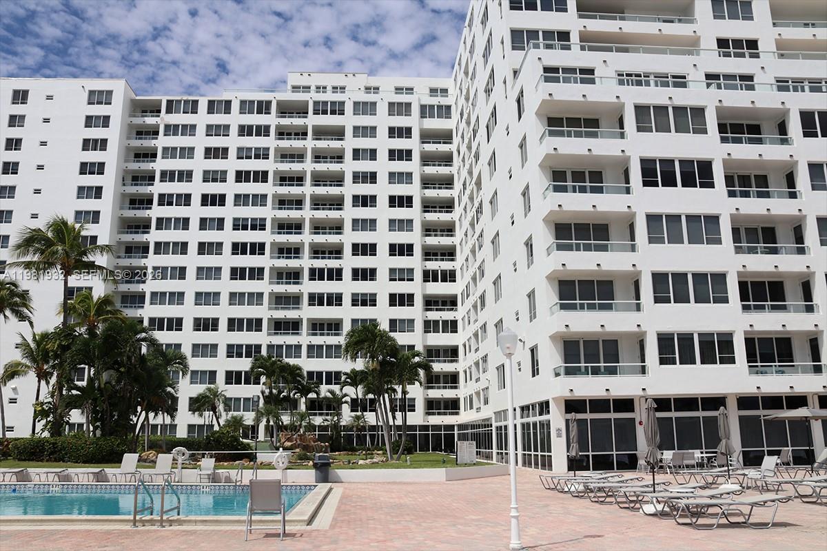 5005 Collins Ave #518 Miami Beach, FL 33140