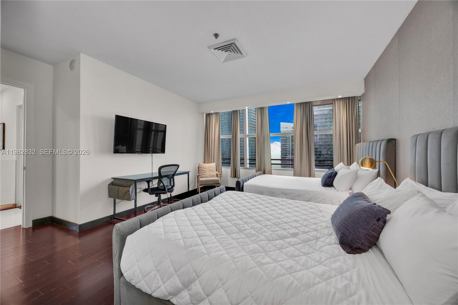 1395 Brickell Ave #3404 Miami, FL 33131