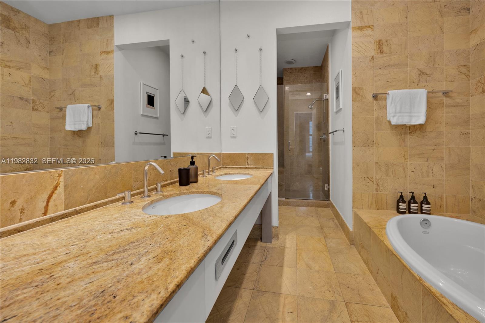 1395 Brickell Ave #3404 Miami, FL 33131