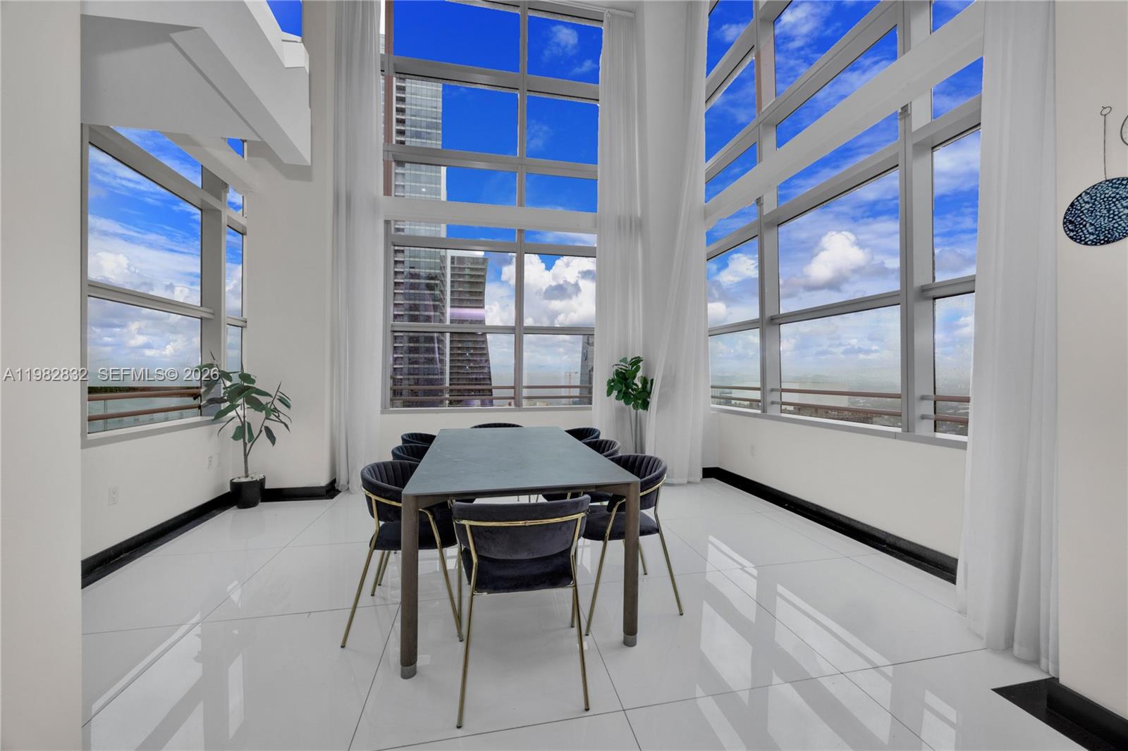 1395 Brickell Ave #3404 Miami, FL 33131