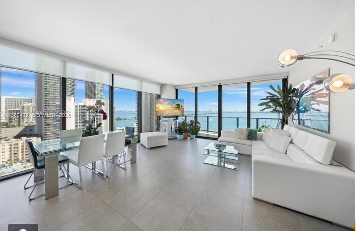 460 NE 28th St #2001