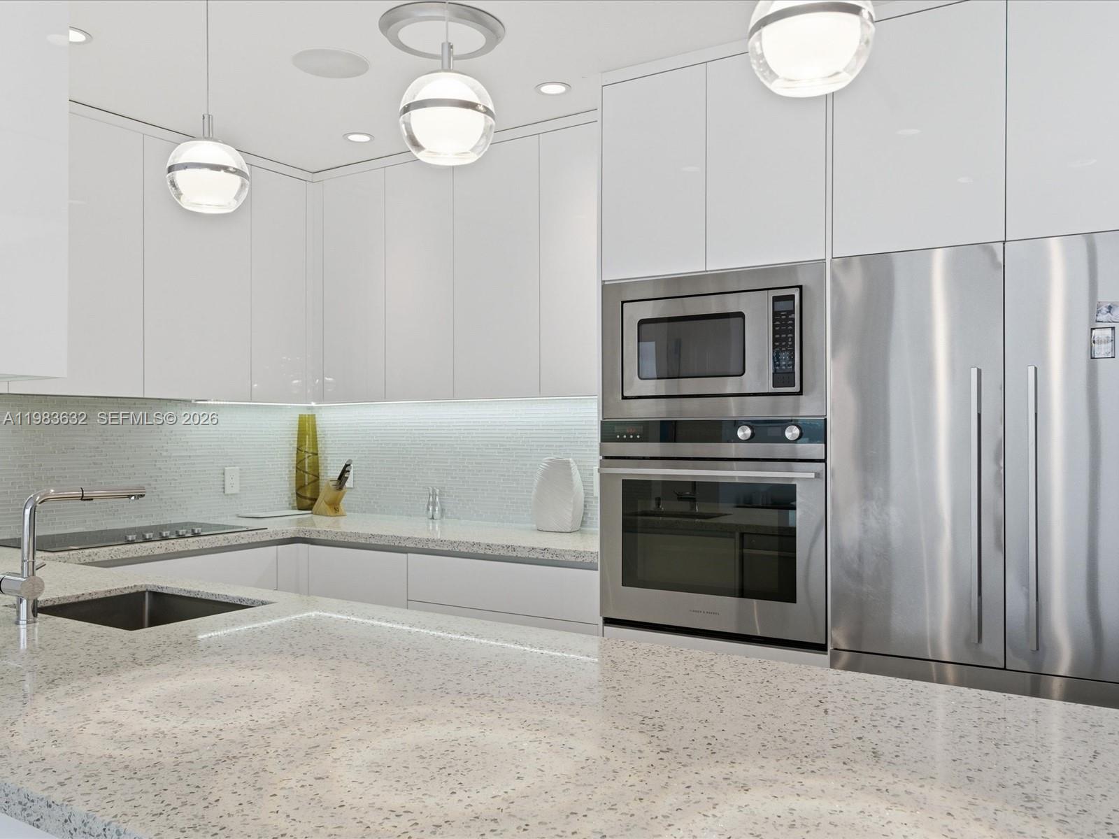 100 Lincoln Rd #PH10 Miami Beach, FL 33139