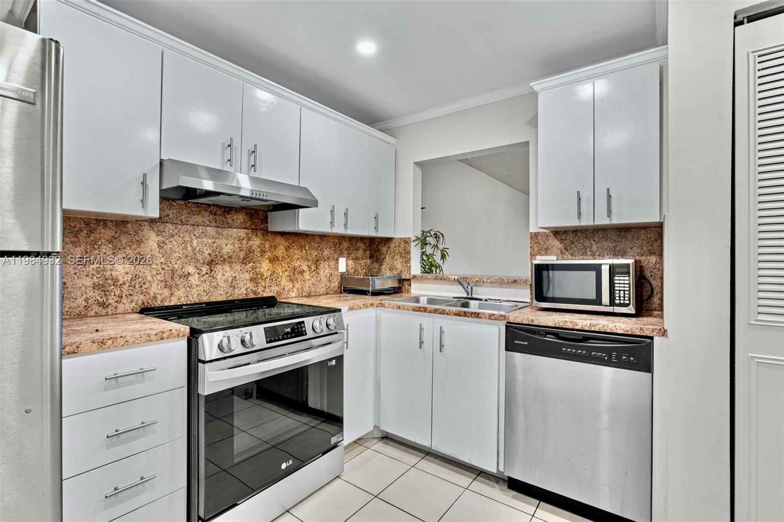 1830 Dixieanna St #102 Hollywood, FL 33020