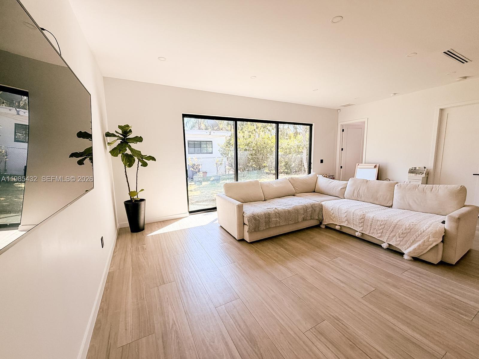 6200 SW 57th Dr South Miami, FL 33143