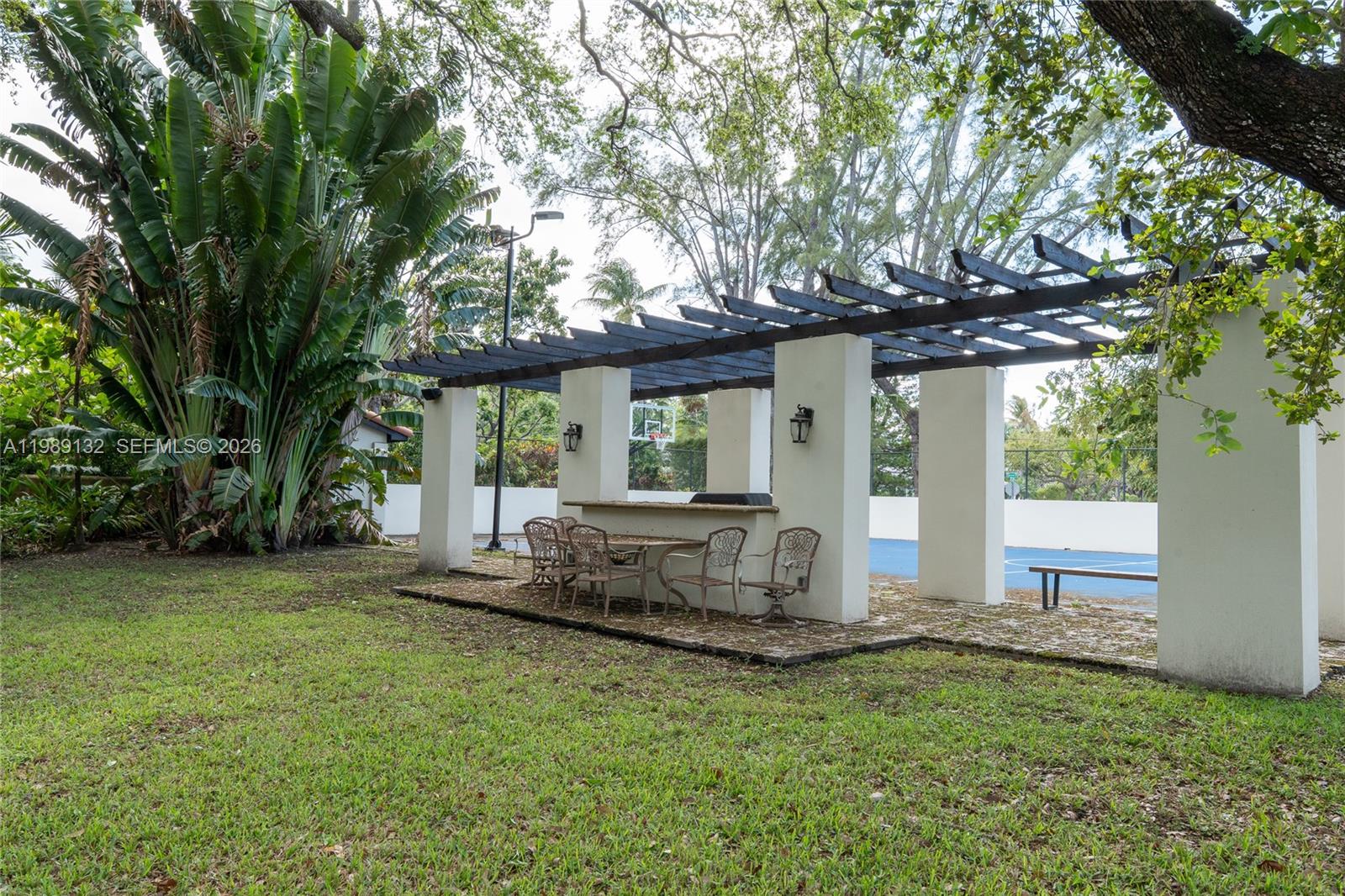 5005 Lakeview Dr Miami Beach, FL 33140