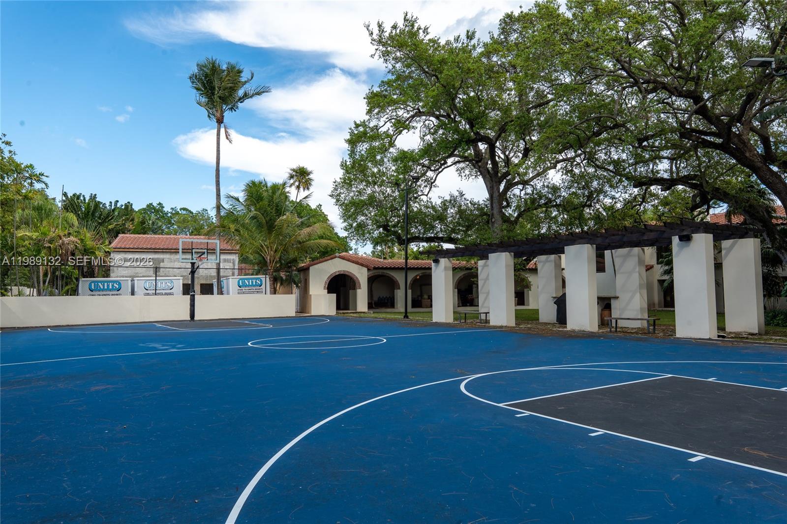 5005 Lakeview Dr Miami Beach, FL 33140