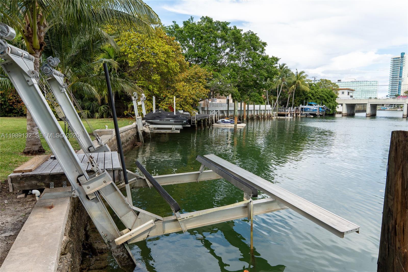 5005 Lakeview Dr Miami Beach, FL 33140