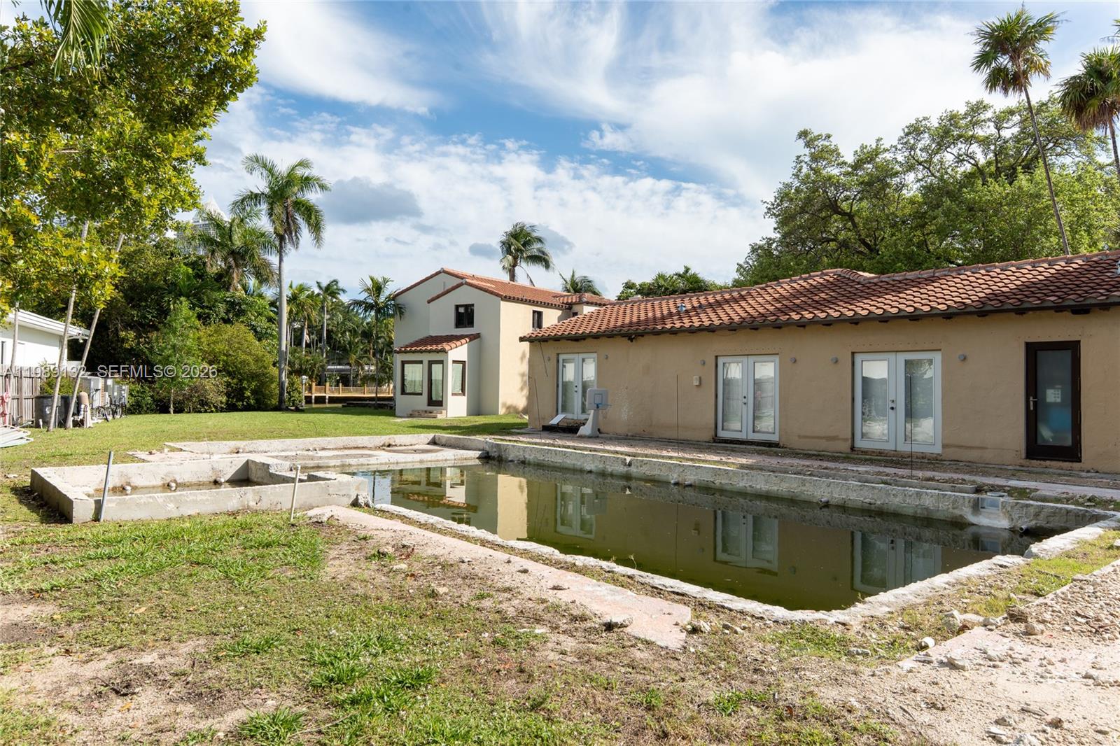 5005 Lakeview Dr Miami Beach, FL 33140