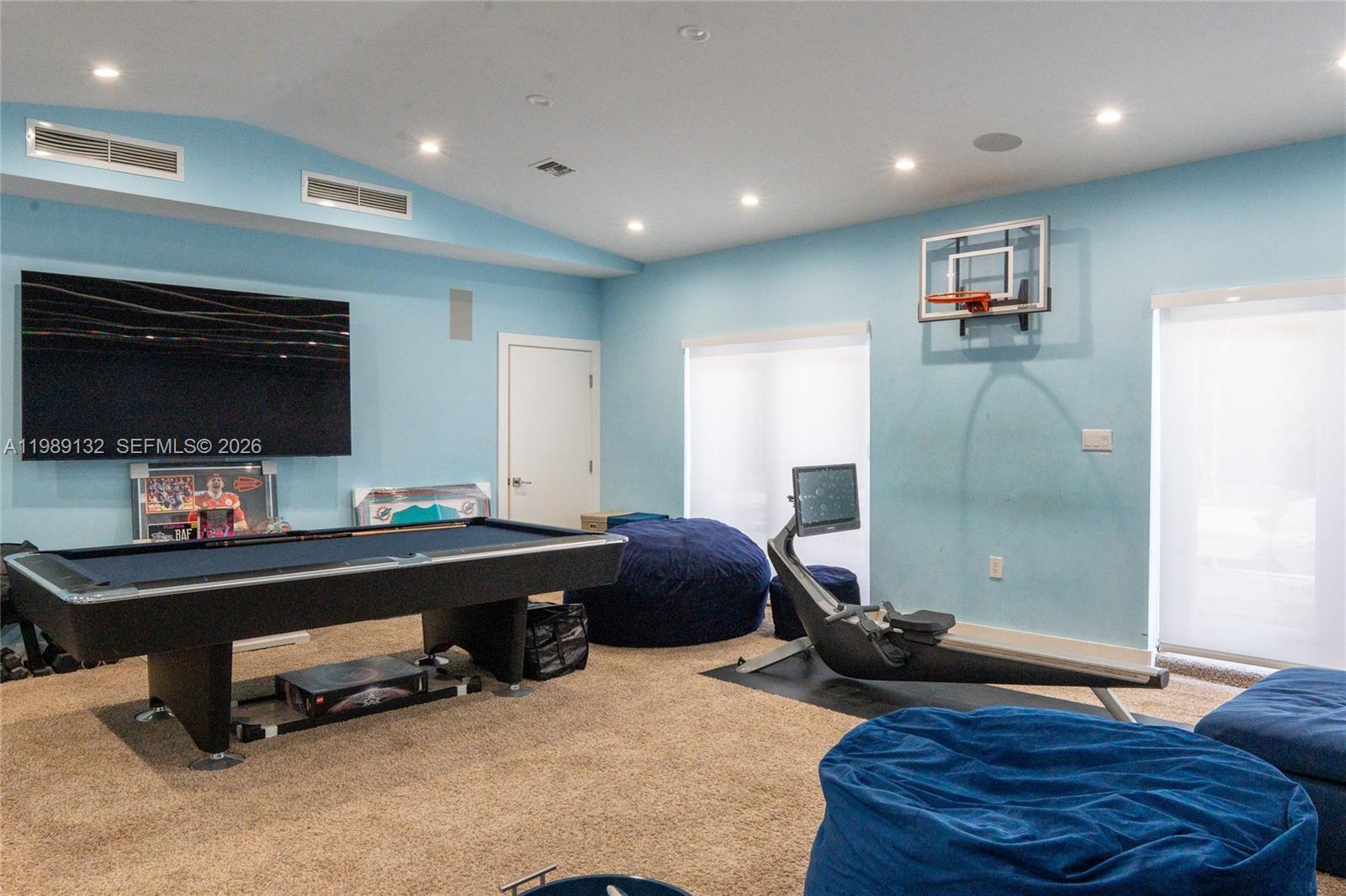 5005 Lakeview Dr Miami Beach, FL 33140