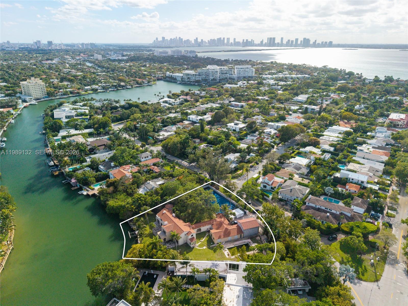 5005 Lakeview Dr Miami Beach, FL 33140