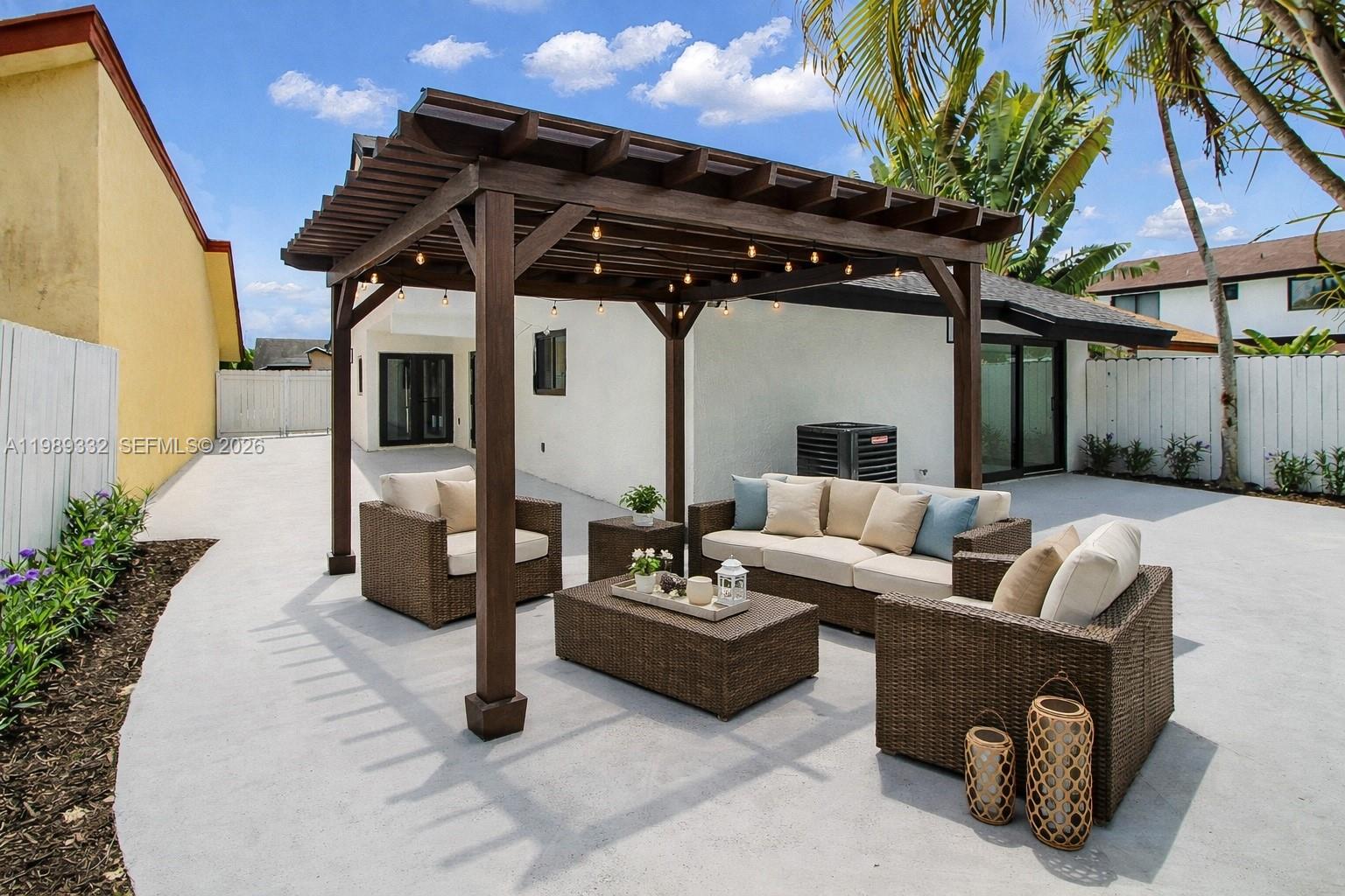 8961 SW 6th St Miami, FL 33174