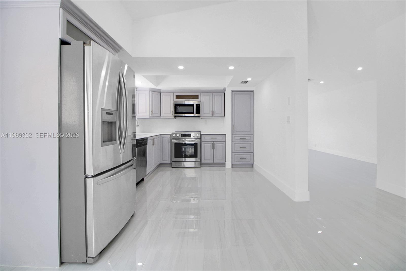 8961 SW 6th St Miami, FL 33174