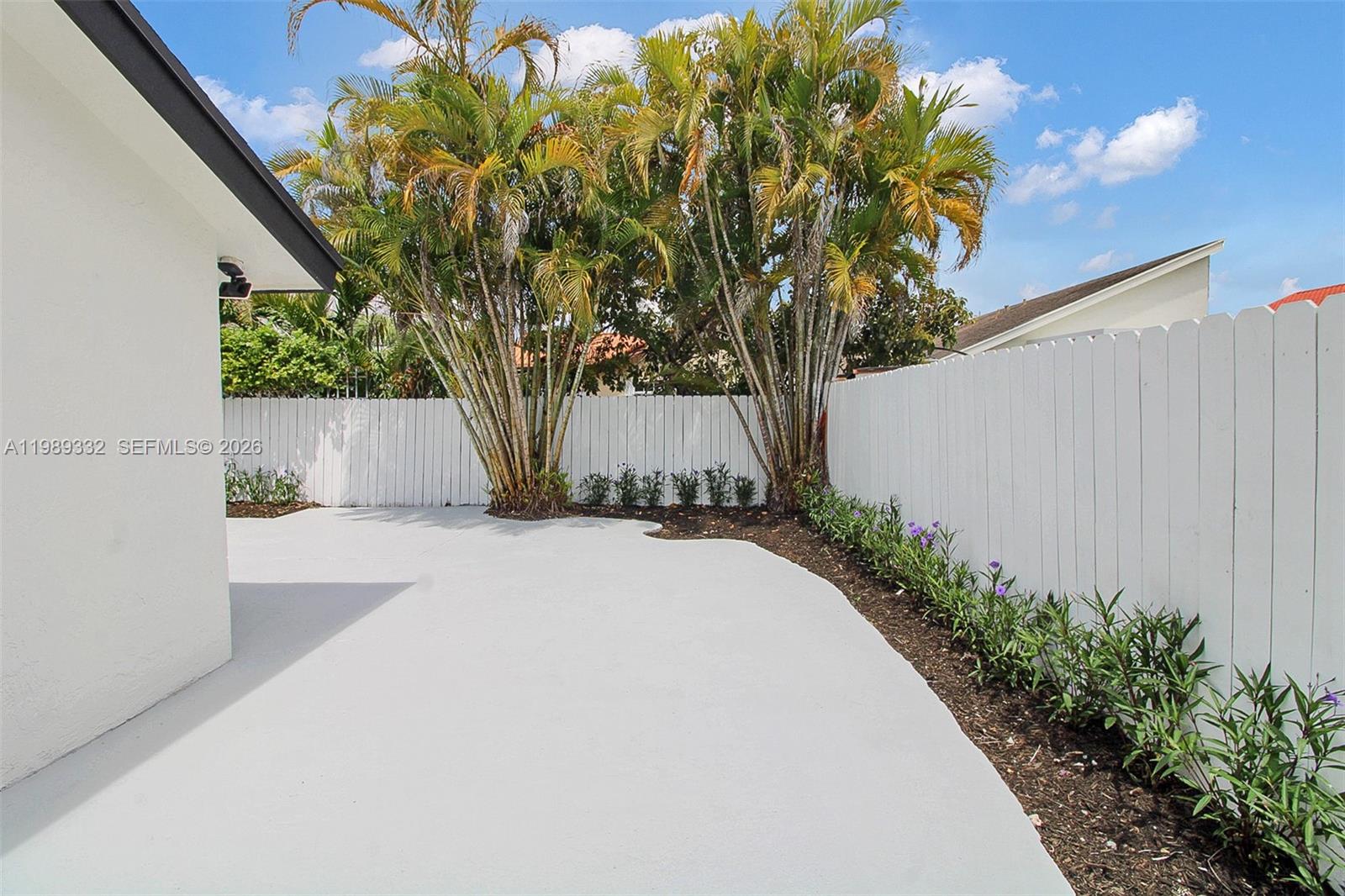 8961 SW 6th St Miami, FL 33174