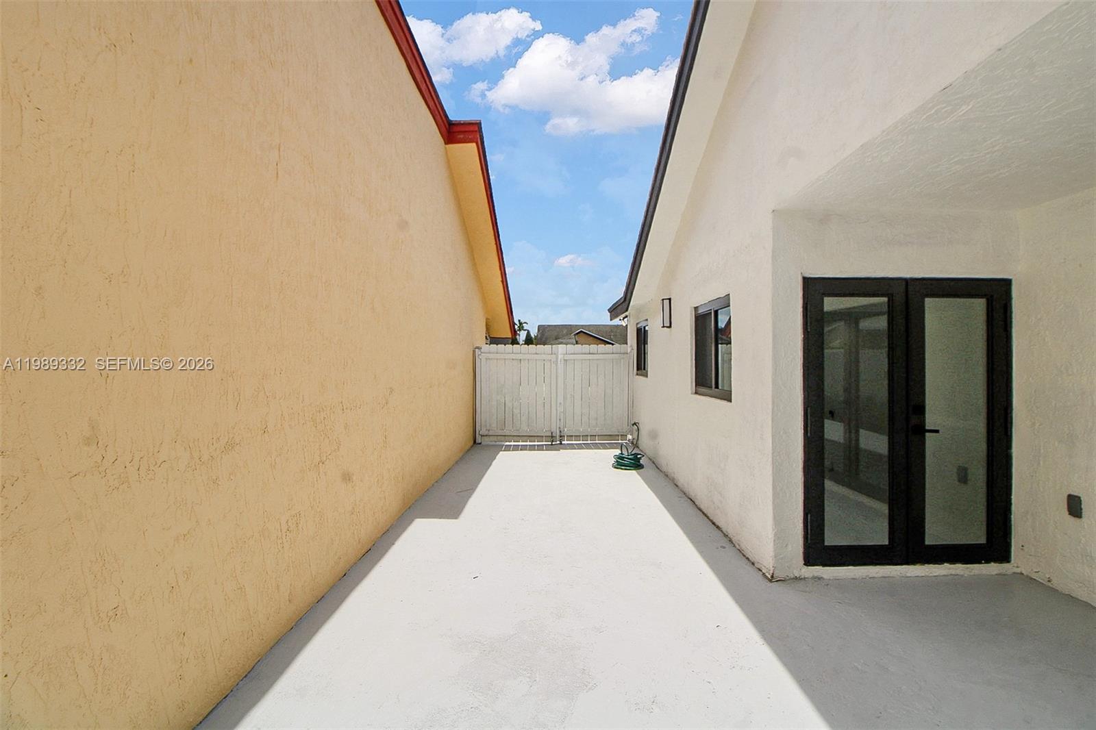 8961 SW 6th St Miami, FL 33174