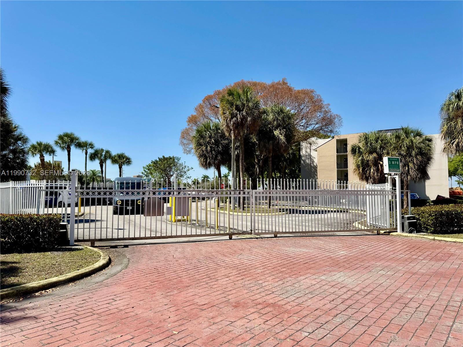 3610 SW 114th Ave #4-202 Miami, FL 33165